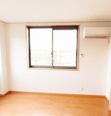 【居間・リビング】 | アムール・シャンテ是政 | 洋室のお部屋です。