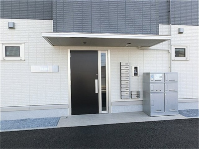 【エントランス】 | ルアナ | オートロック・宅配ボックス付きエントランス
