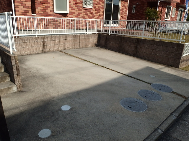 Ｒｏｃｋｙ　Ｍｏｏｎ　Ｈｉｌｌｓ　Ｂ棟の駐車場