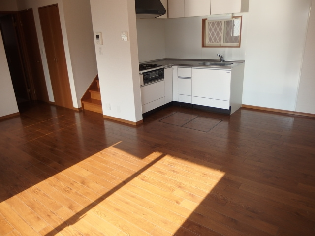 Ｒｏｃｋｙ　Ｍｏｏｎ　Ｈｉｌｌｓ　Ｂ棟の居間・リビング