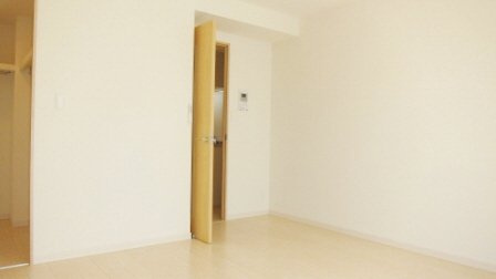 リブリ・ＭＩＹＡＢＩの居間・リビング|敷地内に駐輪場あります