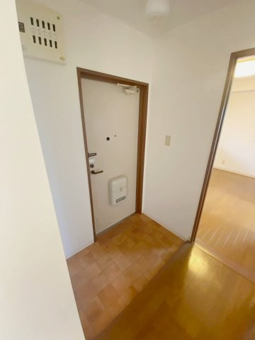 ノ・レーヴ宝塚の玄関|明るい玄関です