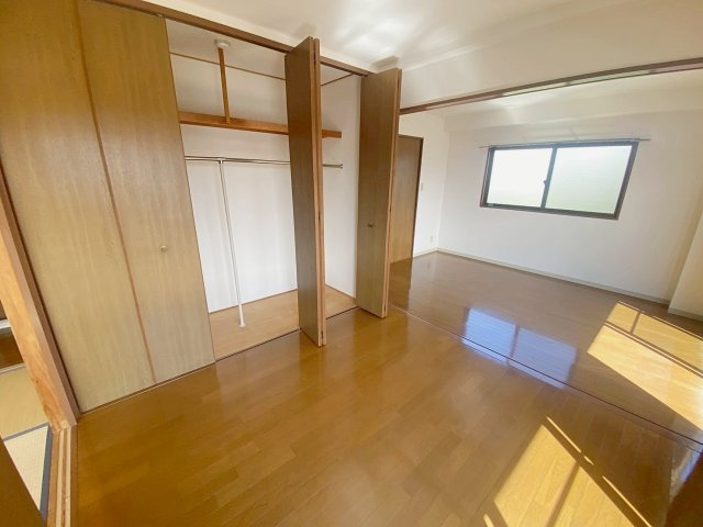 ノ・レーヴ宝塚の居間・リビング|こちらのリビングで趣味の時間をお楽しみください