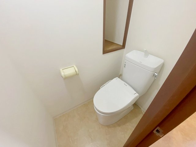 ノ・レーヴ宝塚のトイレ|落ち着いた色調のトイレです