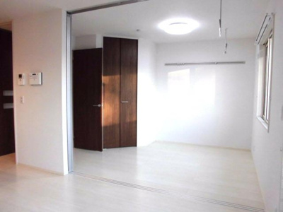 【洋室】 | コートヤードＦ | 南側洋室