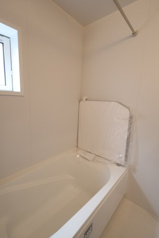 《仲介手数料無料》大宮区堀の内町２丁目103-1(4号棟)新築一戸建てブルーミングガーデンの浴室|2025年11月9日 11:45 雨