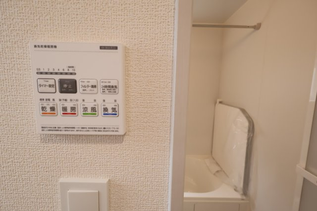 《仲介手数料無料》大宮区堀の内町２丁目103-1(4号棟)新築一戸建てブルーミングガーデンの浴室|2025年11月9日 11:45 雨