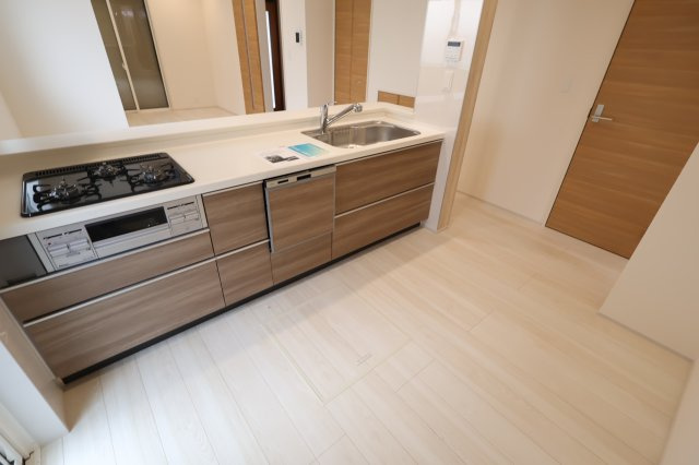 《仲介手数料無料》大宮区堀の内町２丁目103-1(4号棟)新築一戸建てブルーミングガーデンのキッチン|2025年11月9日 11:45 雨