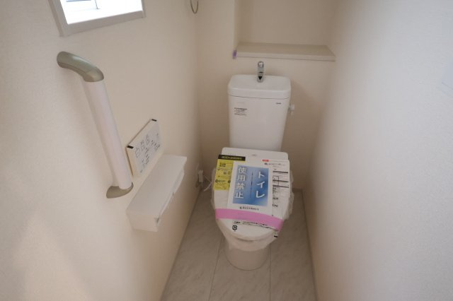 《仲介手数料無料》大宮区堀の内町２丁目103-1(4号棟)新築一戸建てブルーミングガーデンのトイレ|2025年11月9日 11:45 雨