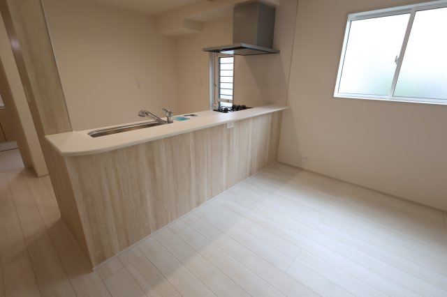 《仲介手数料無料》大宮区堀の内町２丁目103-1(4号棟)新築一戸建てブルーミングガーデンのキッチン|2025年11月9日 11:45 雨