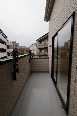 【バルコニー】 | 《仲介手数料無料》大宮区堀の内町２丁目103-1(4号棟)新築一戸建てブルーミングガーデン | 2025年11月9日 11:45 雨