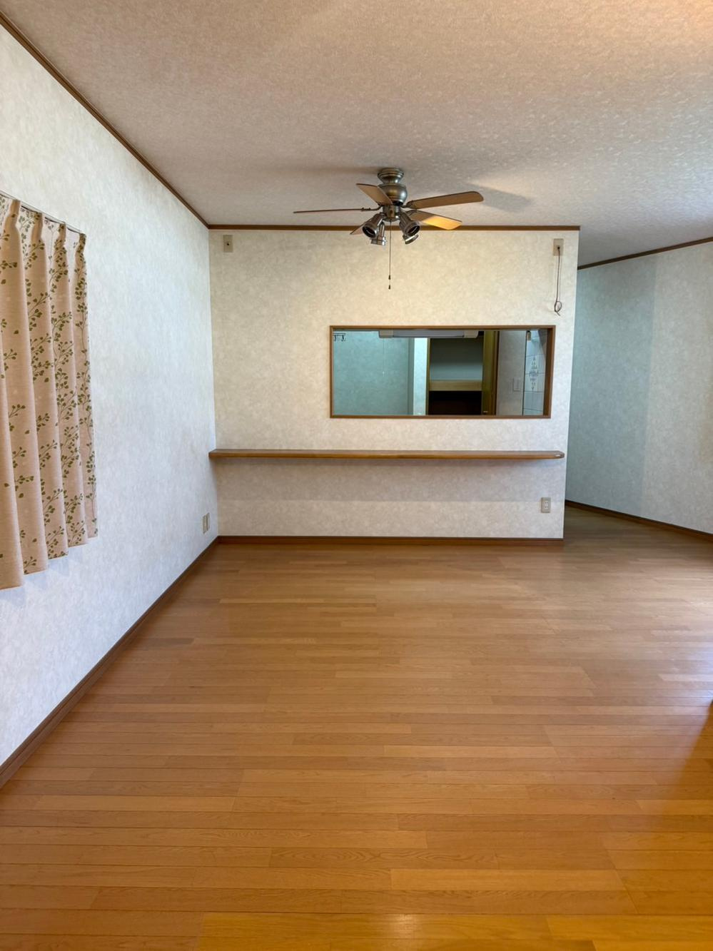 江端町　中古一戸建てのキッチン|LDK17.8帖
■物件内覧・資金計画相談・住宅ローン相談、リフォーム相談、お問合せ受付中■
※当日・翌日のご内覧、ご相談はお電話でのお問合せがスムーズです！