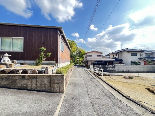 北葛城郡広陵町大字平尾の前面道路含む現地写真