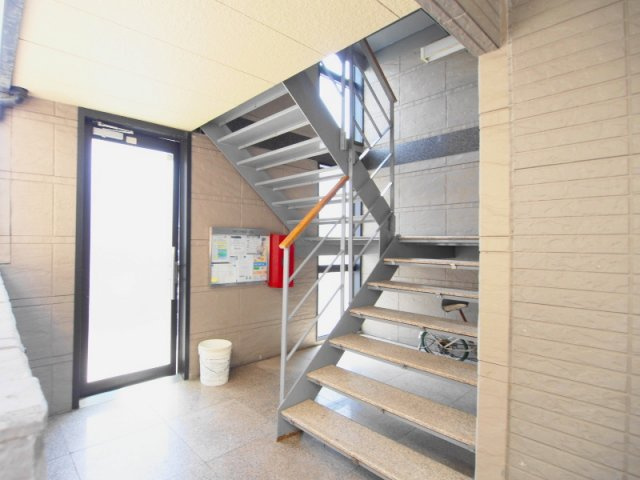 ラスター中筋のエントランス