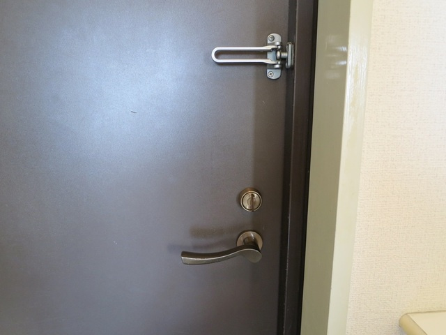 パレッヂ新小岩の玄関|ドアガード付きの玄関です！