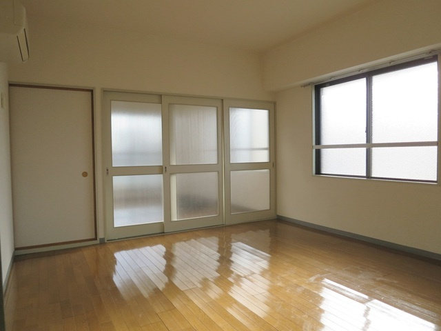 パレッヂ新小岩の居間・リビング|日当たりの良いリビングです(*^。^*)