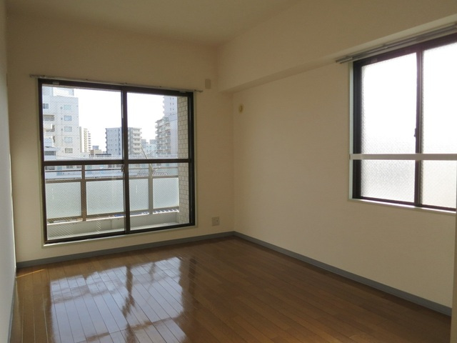 パレッヂ新小岩の寝室|二面採光の洋室です♪