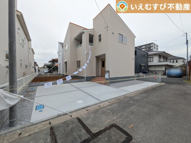 Livele Garden.S　深谷東方第2の駐車場|3台駐車可能なゆとりのカースペース
複数台車をお持ちでも、お友達が遊びに来てもゆとりの駐車スペース！