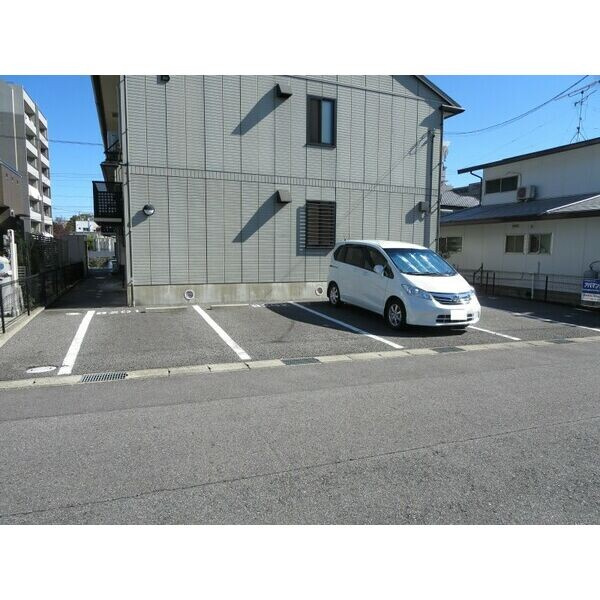 メゾン・ダリアＢの駐車場