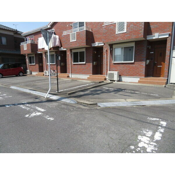 メゾーネ宗の駐車場