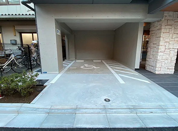 アスブルーム奥浅草の駐車場