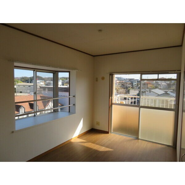 リバーサイド八番館の居間・リビング