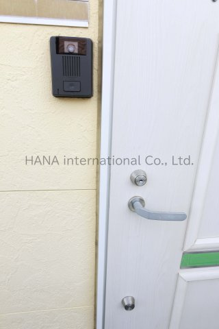 横浜市港北区小机町のアパートのエントランス