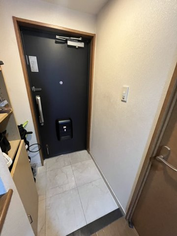 グローバル南草津の玄関