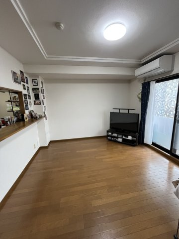 グローバル南草津の居間・リビング