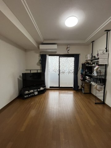 グローバル南草津の居間・リビング