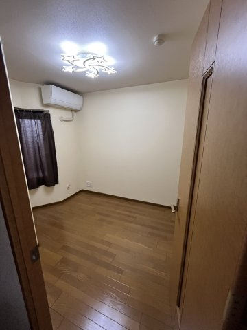 グローバル南草津の洋室