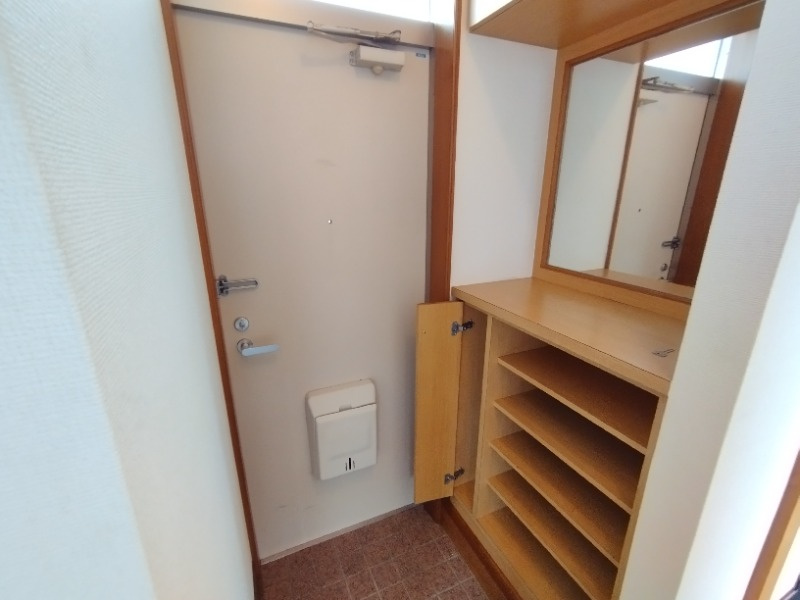 宇野ハイツの玄関