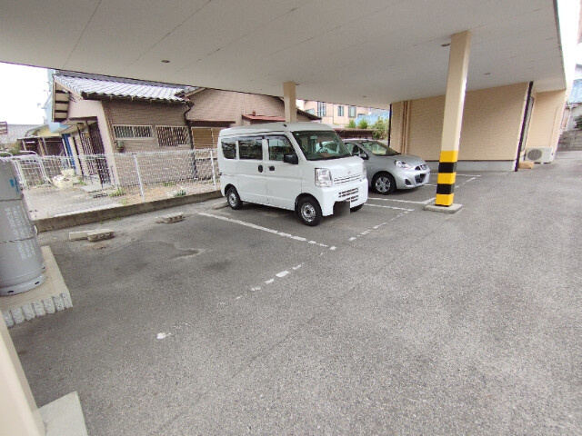 宇野ハイツの駐車場
