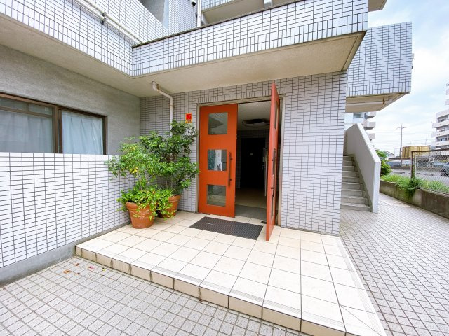 半田第３ロイヤルマンションのエントランス