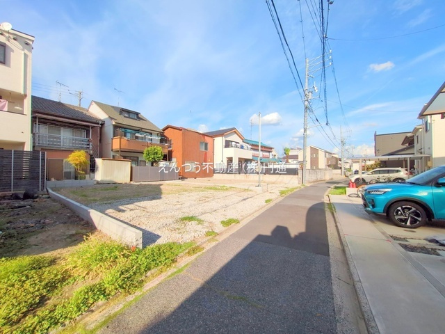 リーブルガーデン牛立町三丁目の前面道路含む現地写真