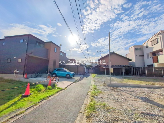 リーブルガーデン牛立町三丁目の前面道路含む現地写真