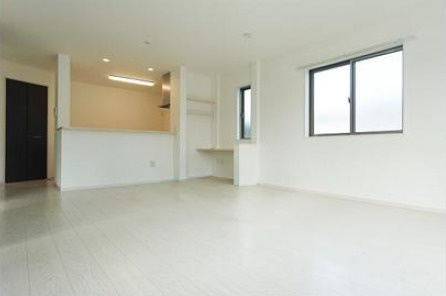 【居間・リビング】 | 邑楽郡大泉町東小泉　中古戸建