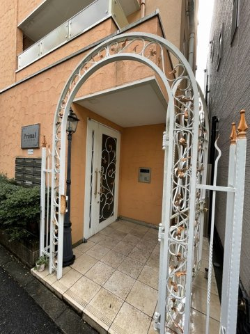 プライマル白山のエントランス