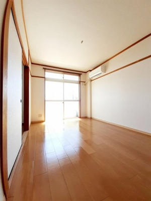 【居間・リビング】 | コーポ浪漫Ａ | 使いやすいリビングです