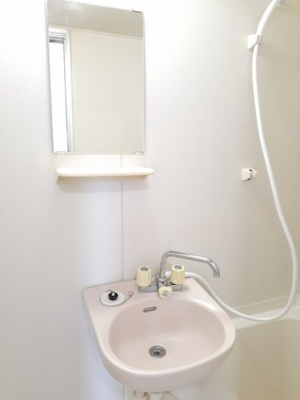 【洗面所】 | コーポ浪漫Ａ | 忙しい朝には欠かせない洗面所です