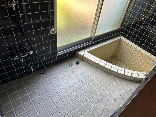 宇佐美みのりの村　温泉付き戸建て3LDKの浴室|ゆったりと温泉を堪能できます