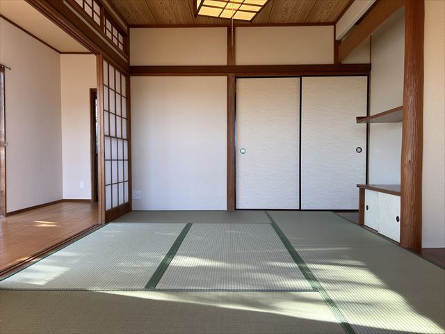 宇佐美みのりの村　温泉付き戸建て3LDKの和室|広縁があり落ち着く空間