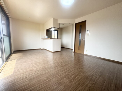 【居間・リビング】 | アンバサダーヒルズ Ｃ | LDK