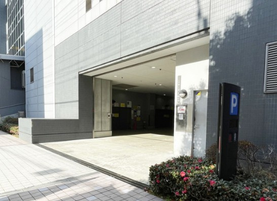 江戸堀センタービルの駐車場