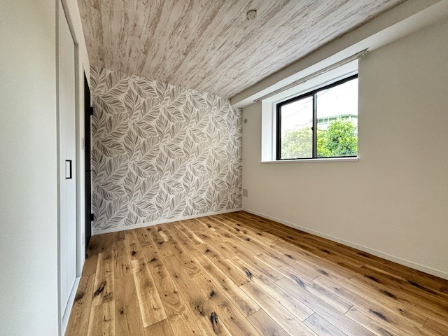 中銀茅ケ崎マンシオン【新規リフォーム済物件/132㎡超・３LDK/専用駐車場確保】の洋室