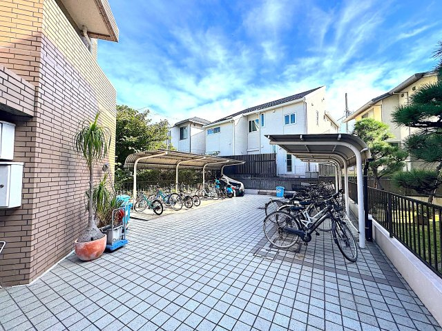中銀茅ケ崎マンシオン【新規リフォーム済物件/132㎡超・３LDK/専用駐車場確保】の駐輪場