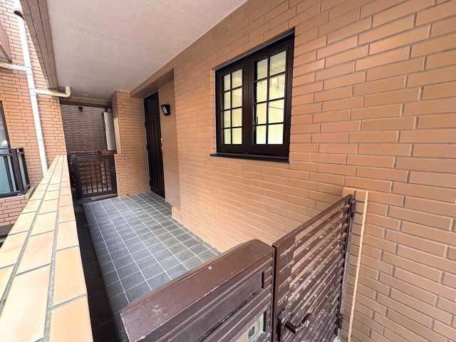 中銀茅ケ崎マンシオン【新規リフォーム済物件/132㎡超・３LDK/専用駐車場確保】の玄関