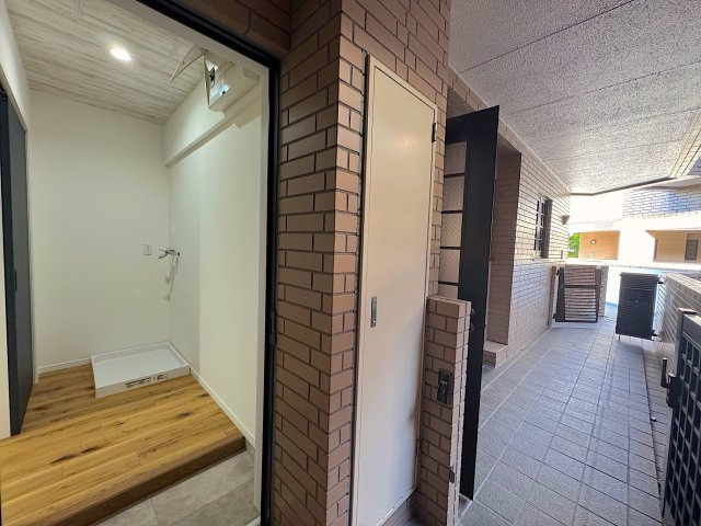 中銀茅ケ崎マンシオン【新規リフォーム済物件/132㎡超・３LDK/専用駐車場確保】の玄関