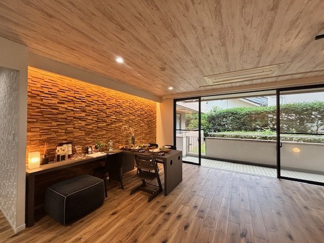 中銀茅ケ崎マンシオン【新規リフォーム済物件/132㎡超・３LDK/専用駐車場確保】の居間・リビング