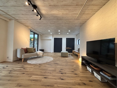 【居間・リビング】 | 中銀茅ケ崎マンシオン【新規リフォーム済物件/132㎡超・３LDK/専用駐車場確保】